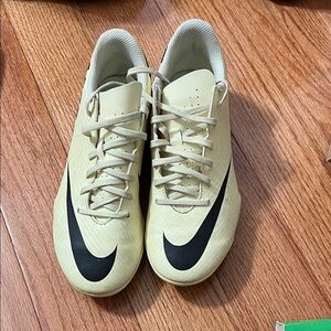 Nike youth yellow and Black soccer Shoes size youth 4.5 cleats